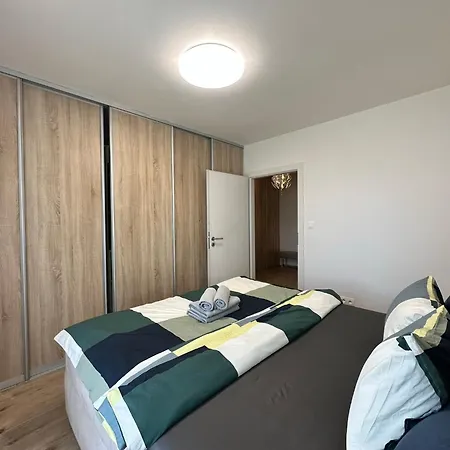 Novozariadeny Pri Starom Moste Bratislava